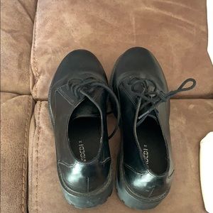 Divided chunky lace up shoes